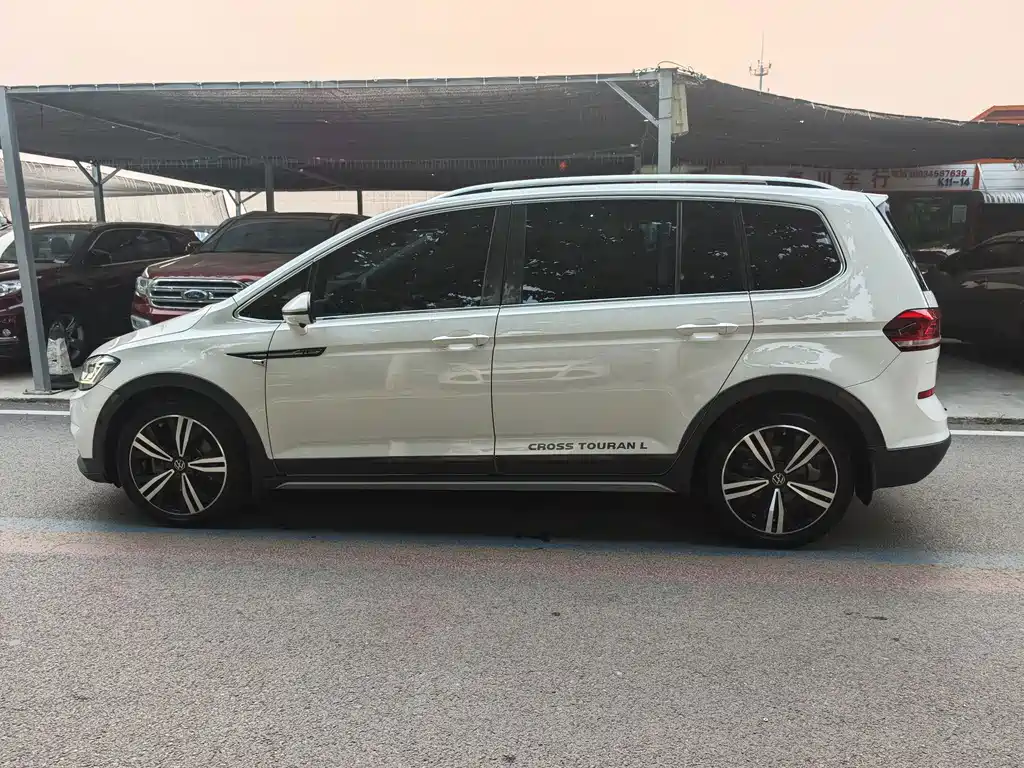 Volkswagen Touran — миниатюра 4
