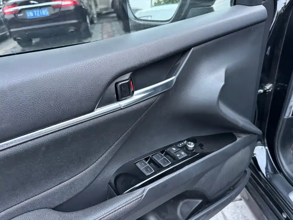 Toyota Camry — миниатюра 4