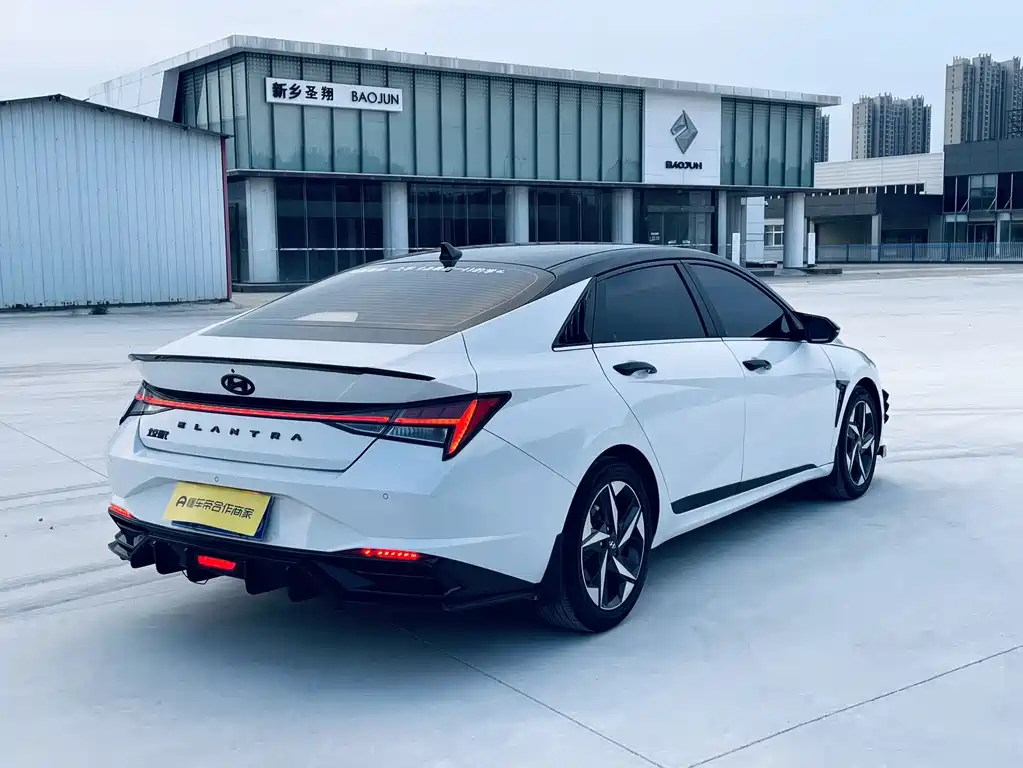 Hyundai Elantra 2022 1.5L CVT LUX Luxury