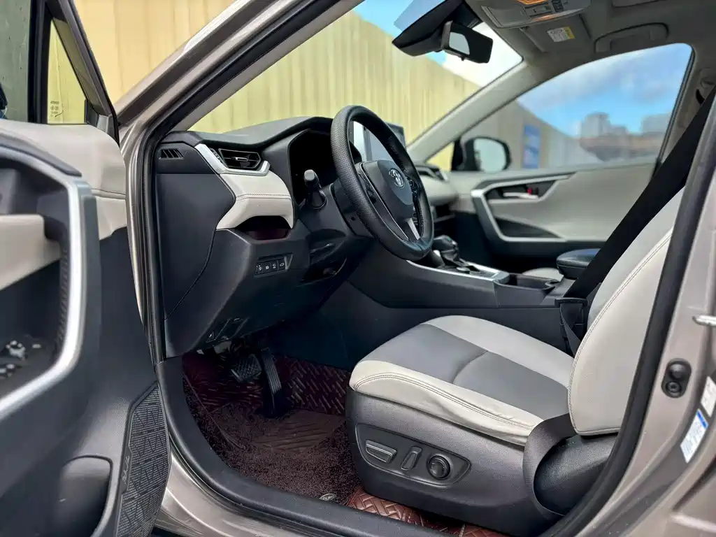 Toyota RAV4 2020 2.5L E-CVT Flagship
