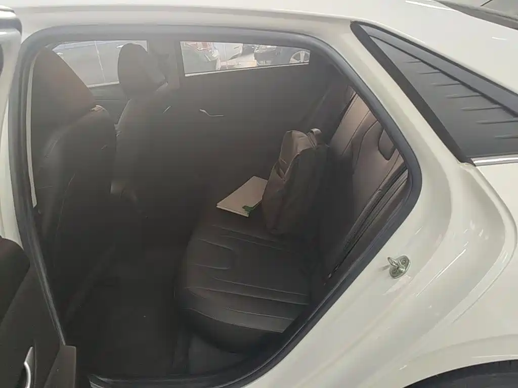 Hyundai Elantra — миниатюра 17