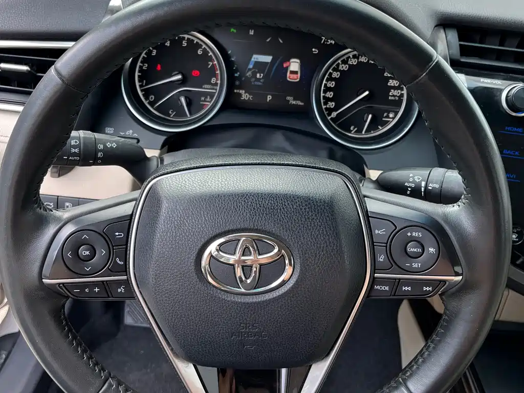 Toyota Camry — миниатюра 19