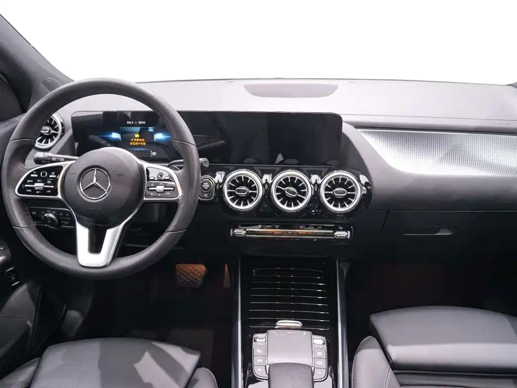 Mercedes-Benz GLA — миниатюра 12