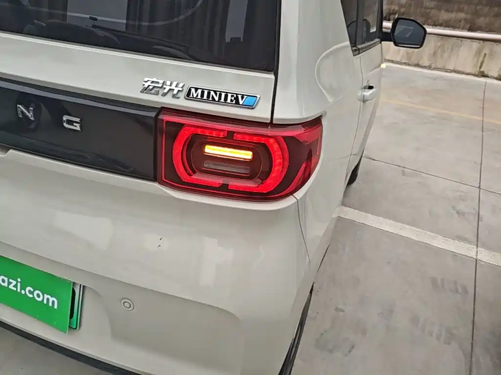 Wuling MINIEV — миниатюра 8