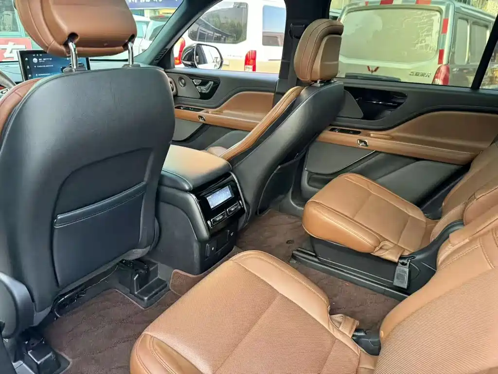 Lincoln Aviator — миниатюра 6