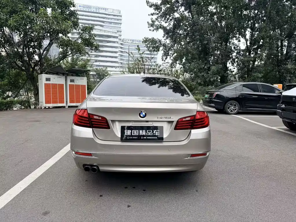 BMW 5 Series — миниатюра 13