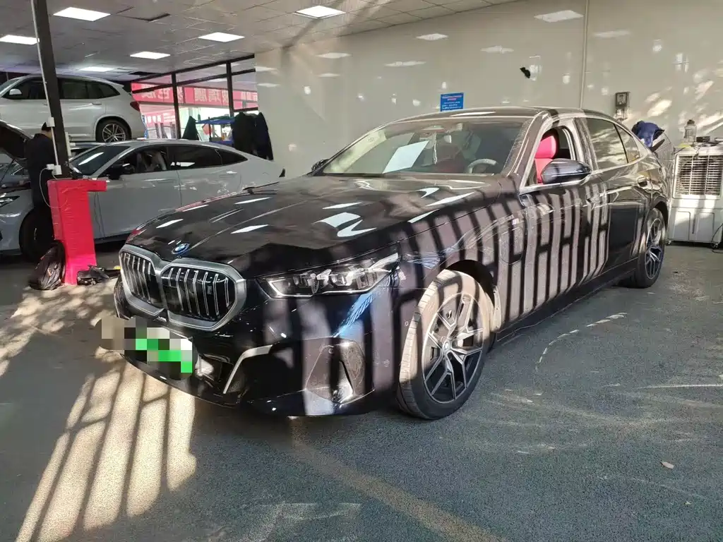 BMW i5