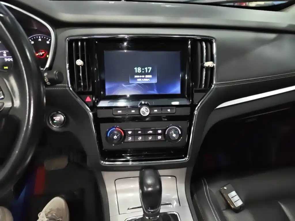 Roewe RX5 — миниатюра 13