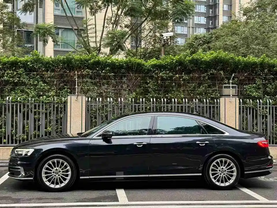 AUDI A8