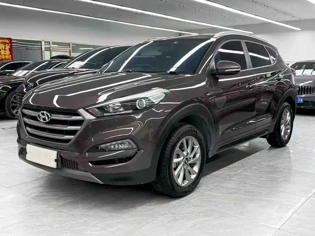 MODERN TUCSON