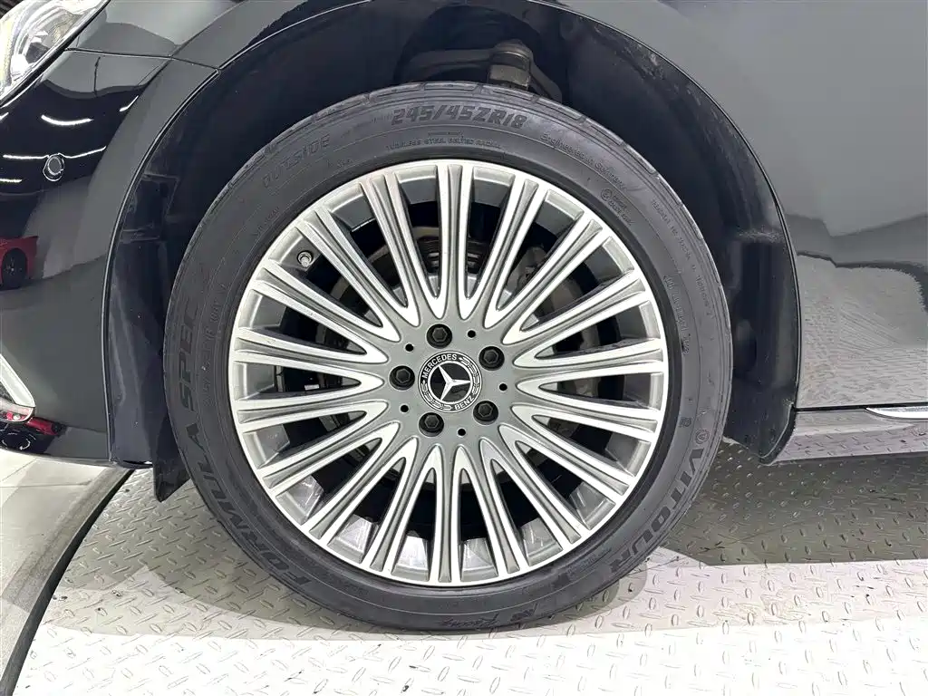 Mercedes-Benz E-Class — миниатюра 9