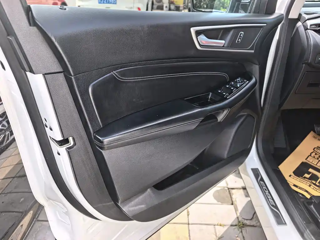Ford Edge — миниатюра 8