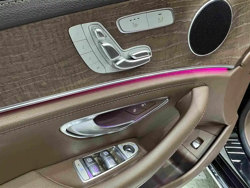 Mercedes-Benz E-Class — миниатюра 16