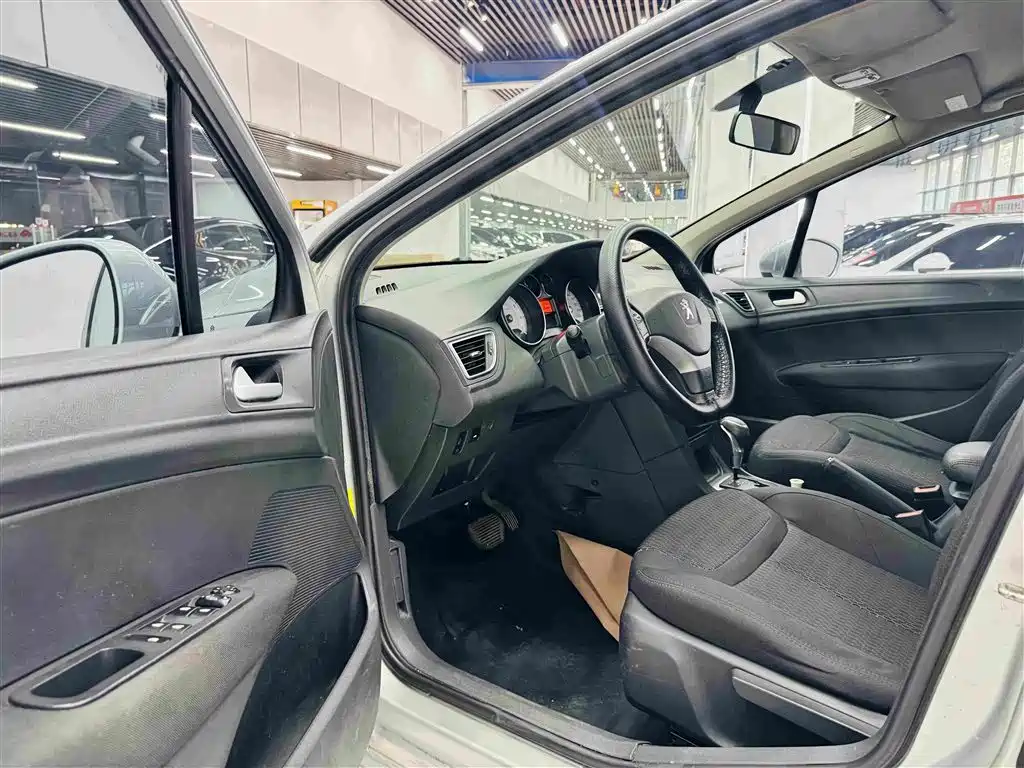 Peugeot 308 — миниатюра 11