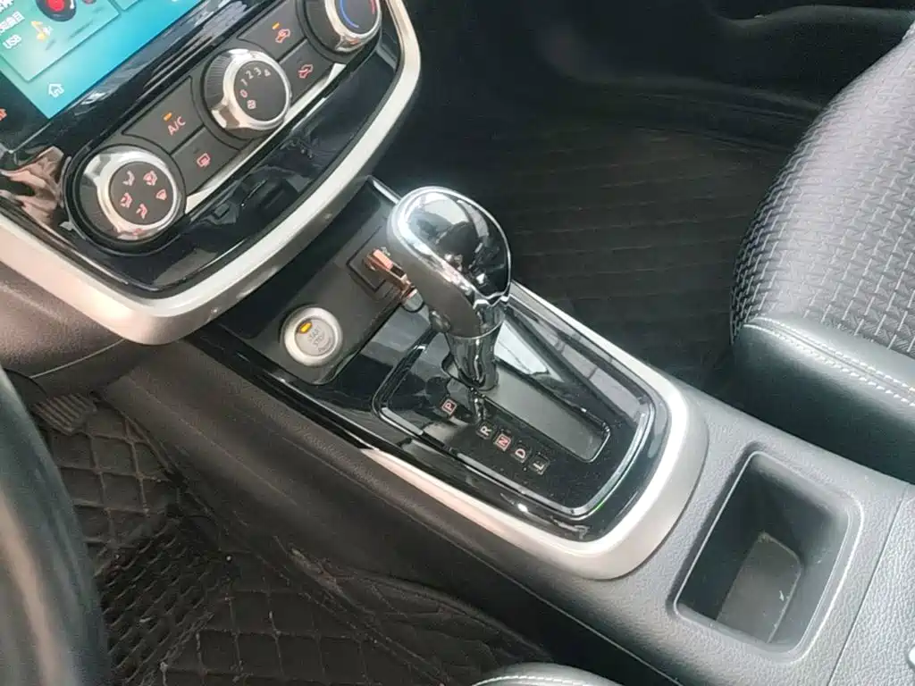 Nissan Tiida — миниатюра 14