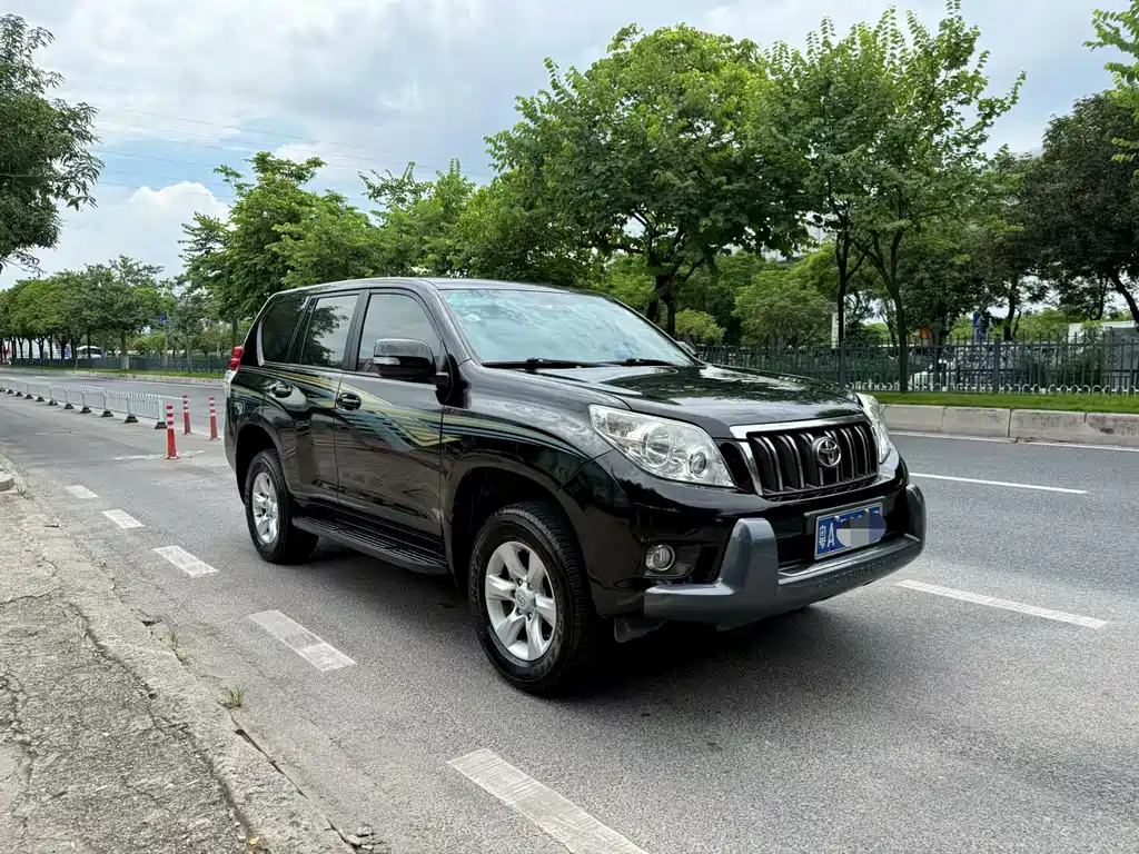 Toyota Land Cruiser Prado 2010 2.7L AT Standard