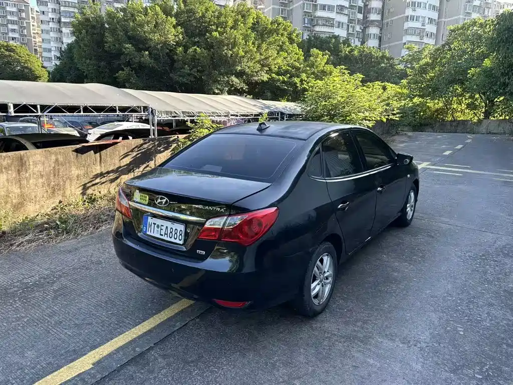 Hyundai Elantra 2011 1.6L AT Luxury