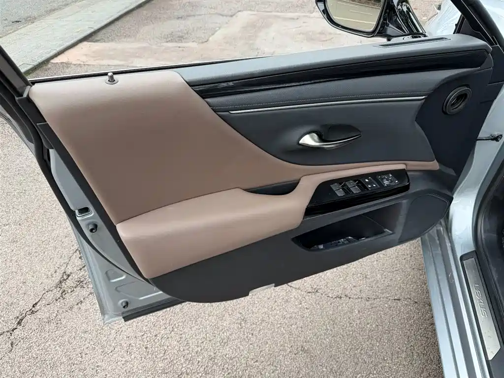 Lexus ES 2023 200