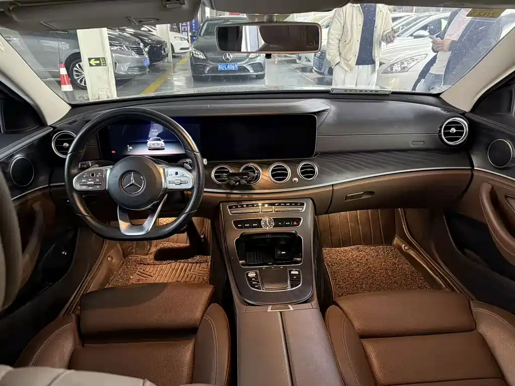 Mercedes-Benz E-Class — миниатюра 9