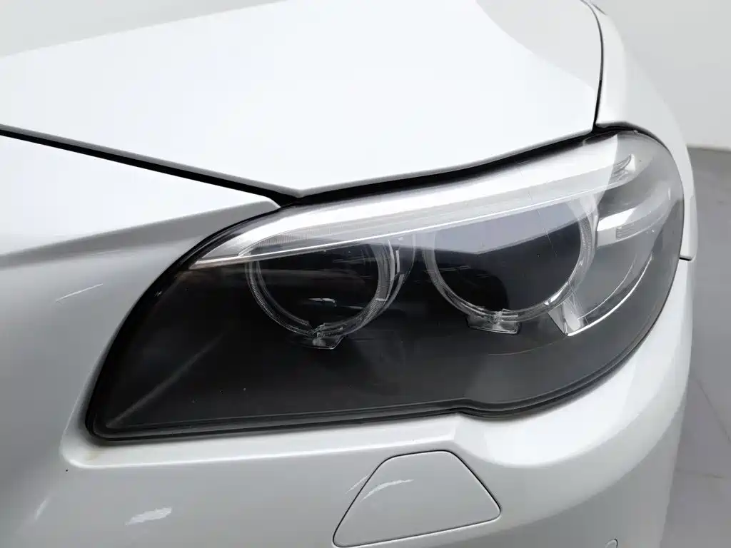 BMW 5 Series — миниатюра 7