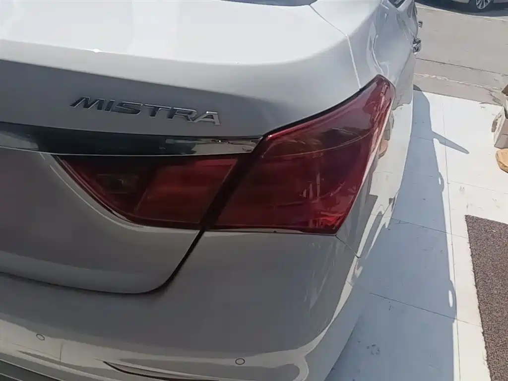 Hyundai Mistra 2017 1.8L AT GLS V
