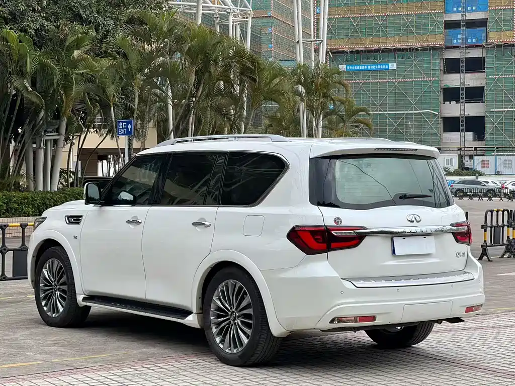 Infiniti QX80 2016 5.6L 4WD