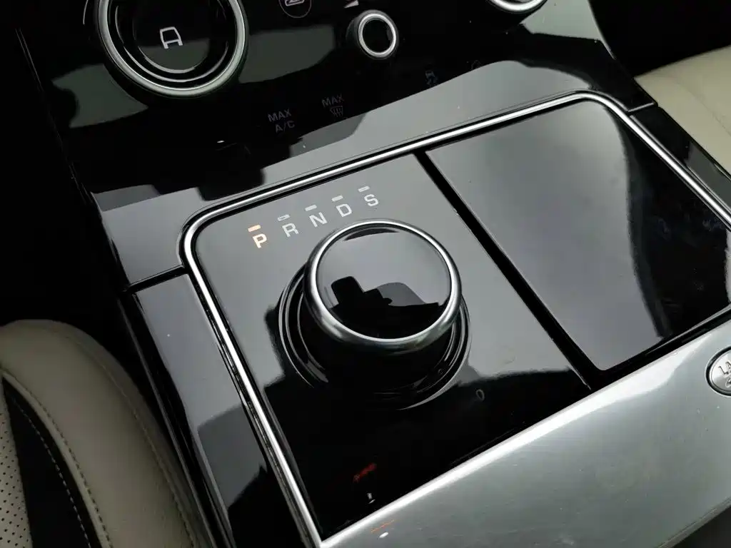 Land Rover Velar — миниатюра 13