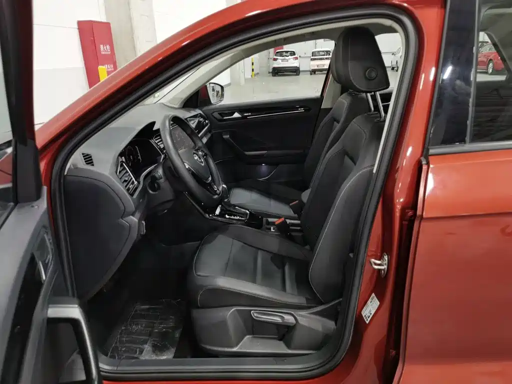 Volkswagen T-Roc — миниатюра 10