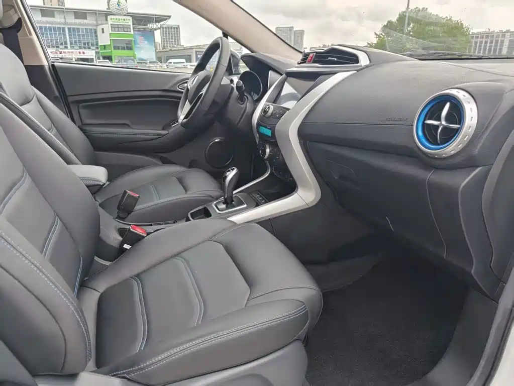 BYD Yuan EV — миниатюра 7