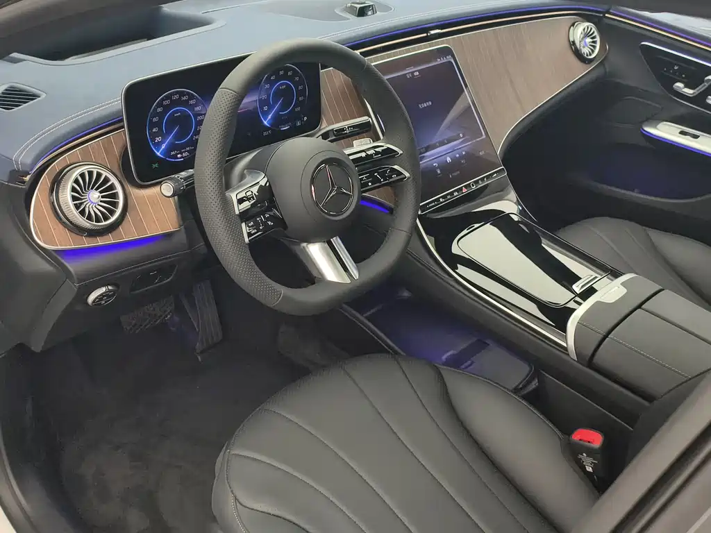Mercedes-Benz EQE 2025 500 4MATIC Luxury