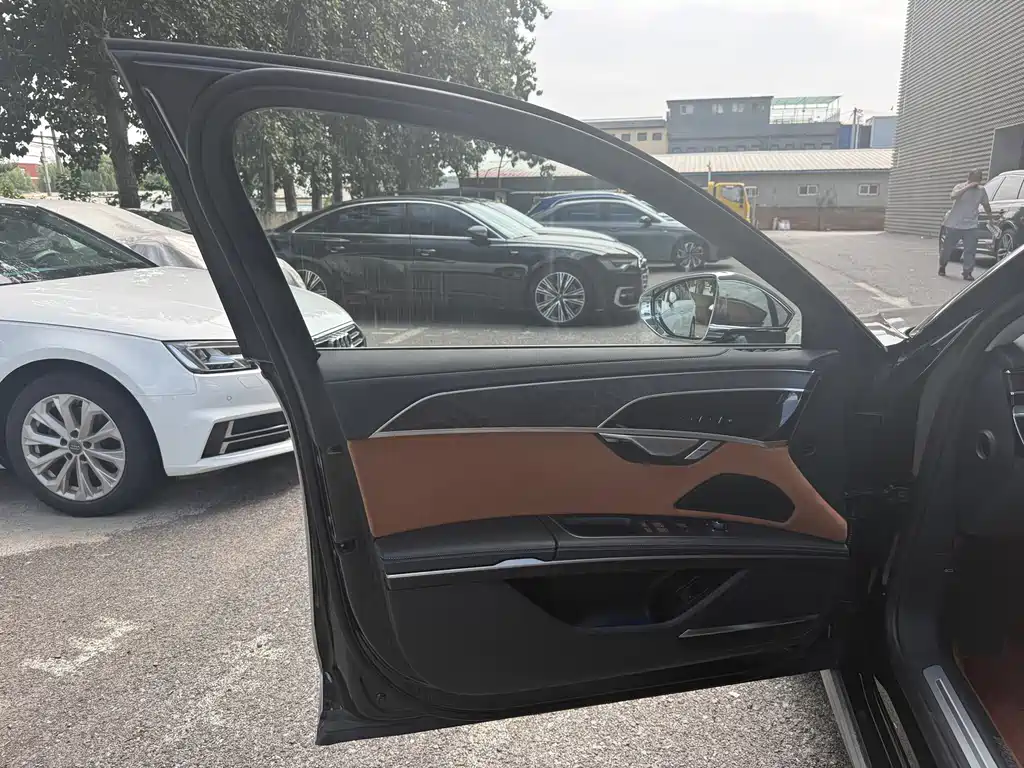 Audi A8 — миниатюра 10