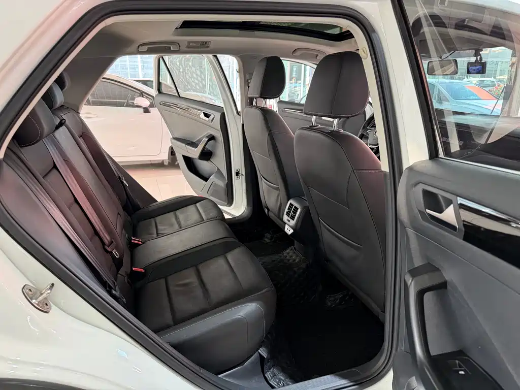 VOLKSWAGEN T ROC EXPLORING SONGS