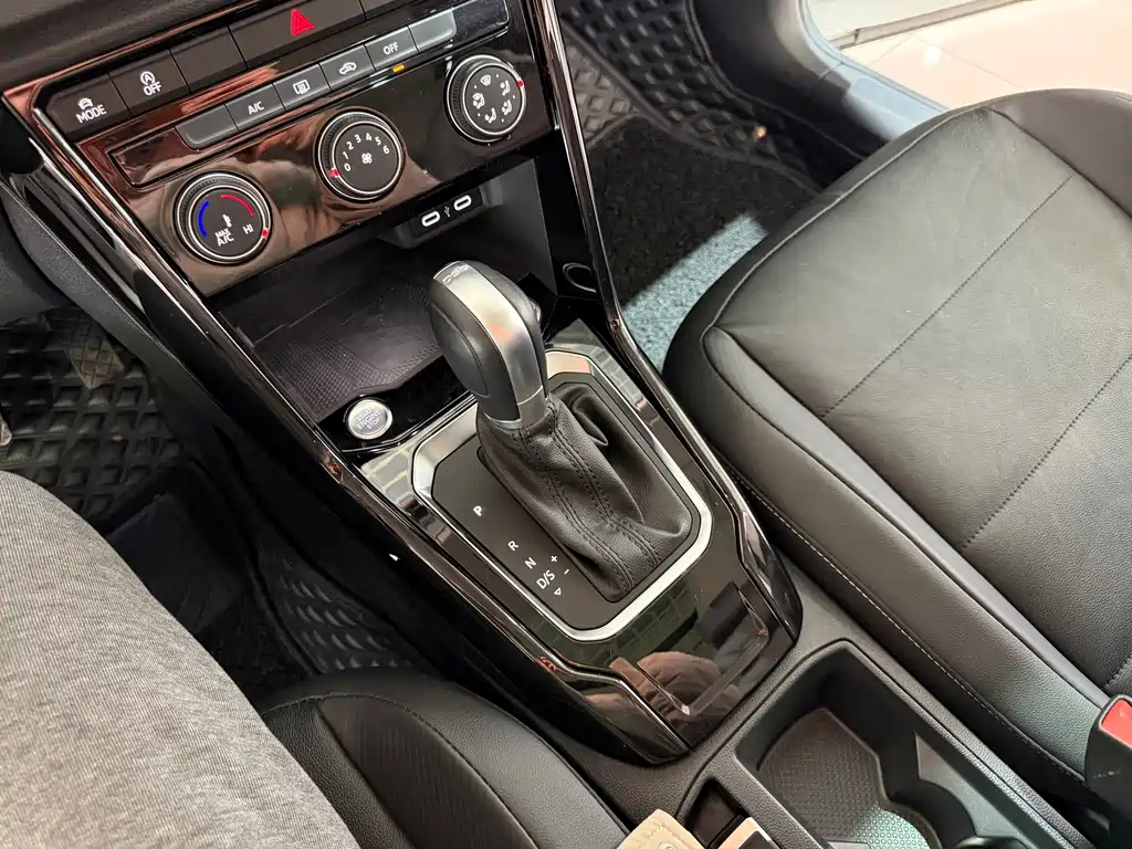 VOLKSWAGEN T ROC EXPLORING SONGS