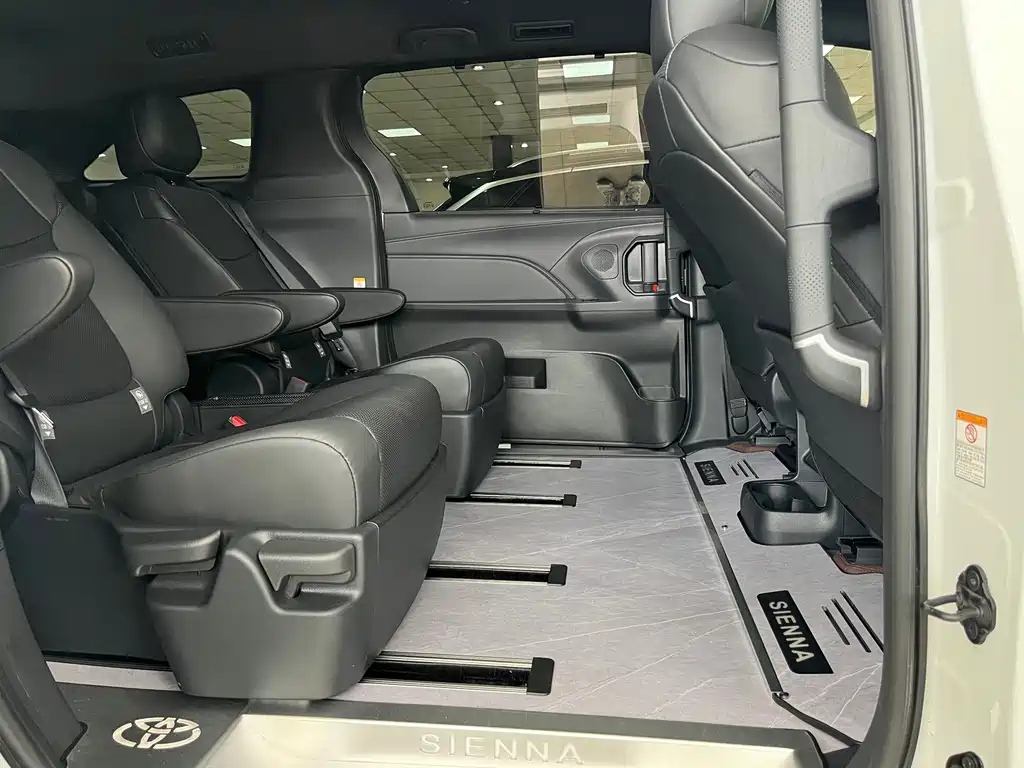 Toyota Sienna — миниатюра 8