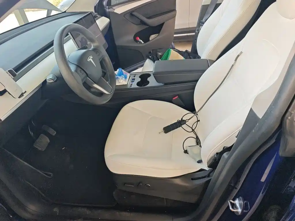 Tesla Model Y — миниатюра 16