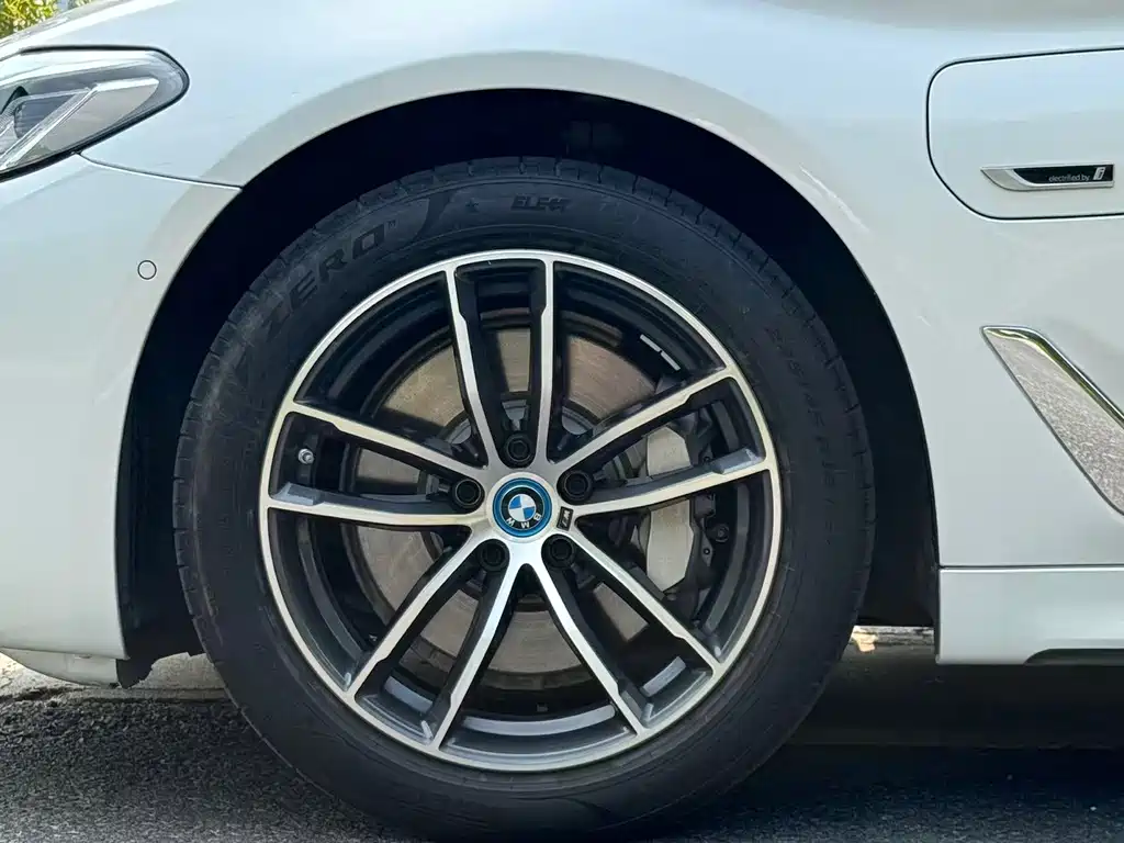 BMW 5 Series New Energy — миниатюра 19