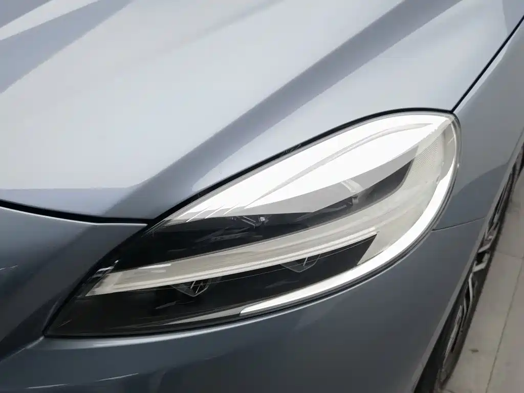 Volvo V40 — миниатюра 7