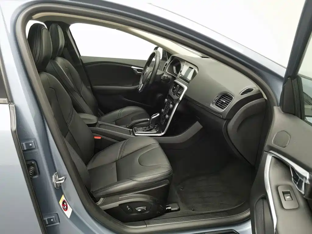 Volvo V40 — миниатюра 23