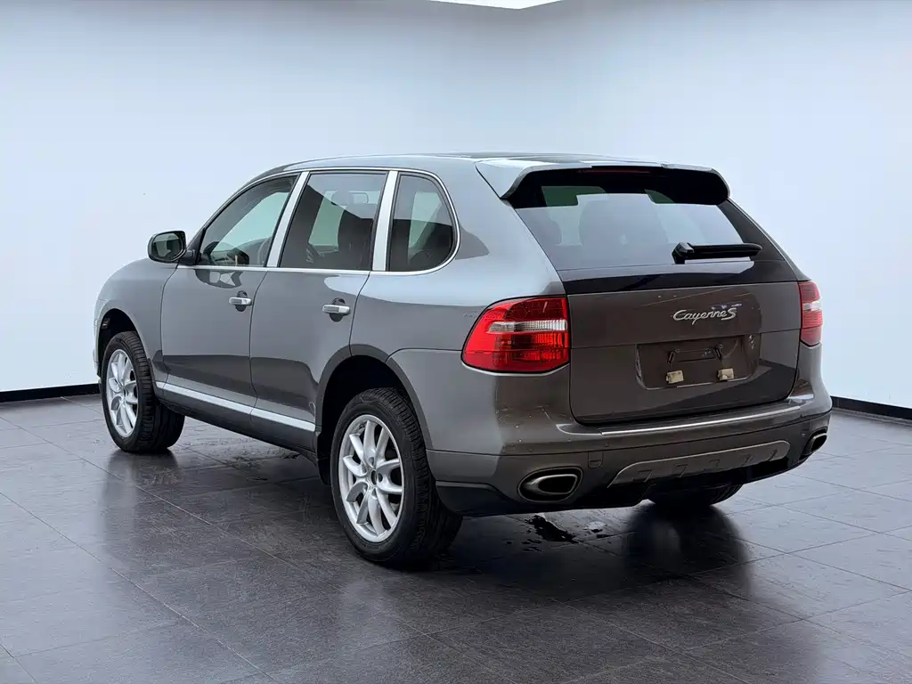 Porsche Cayenne — миниатюра 4