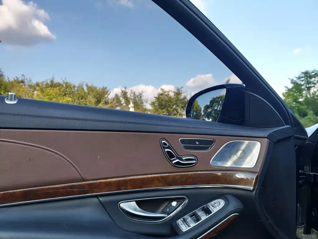 Mercedes-Benz S-Class — миниатюра 10