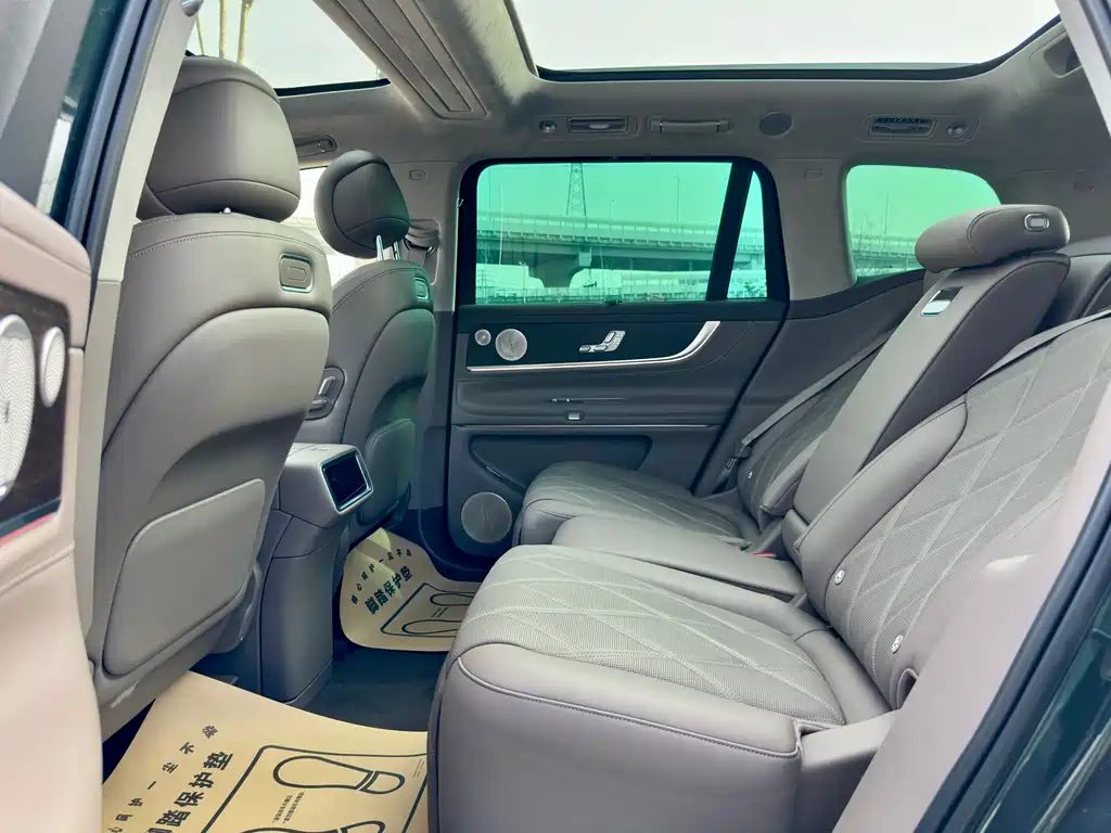 AITO ASK THE WORLD M9