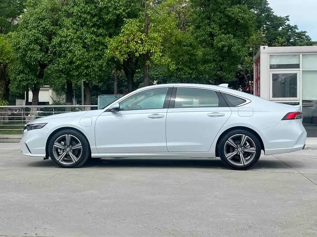 Honda Inspire PHEV — миниатюра 3