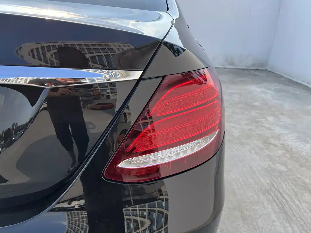 Mercedes-Benz E-Class — миниатюра 12