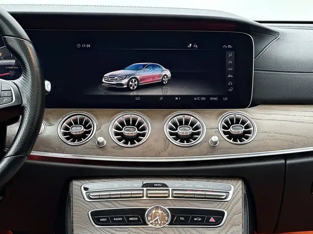 Mercedes-Benz E-Class — миниатюра 12