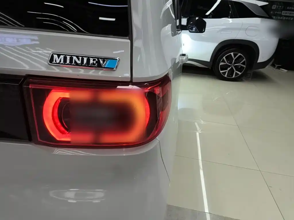 Wuling MINIEV — миниатюра 8