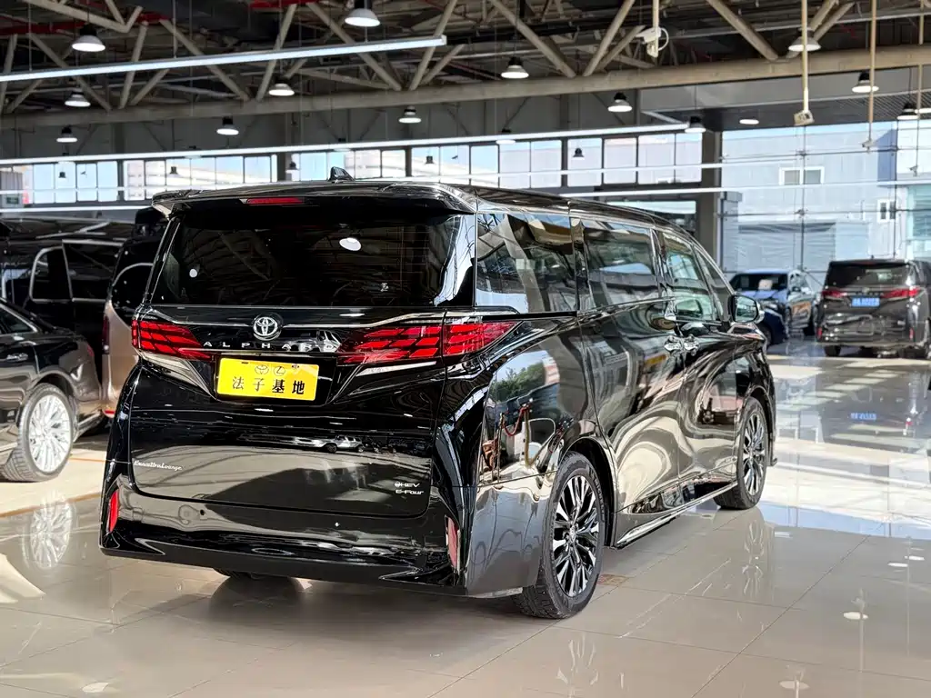 Toyota Alphard — миниатюра 29