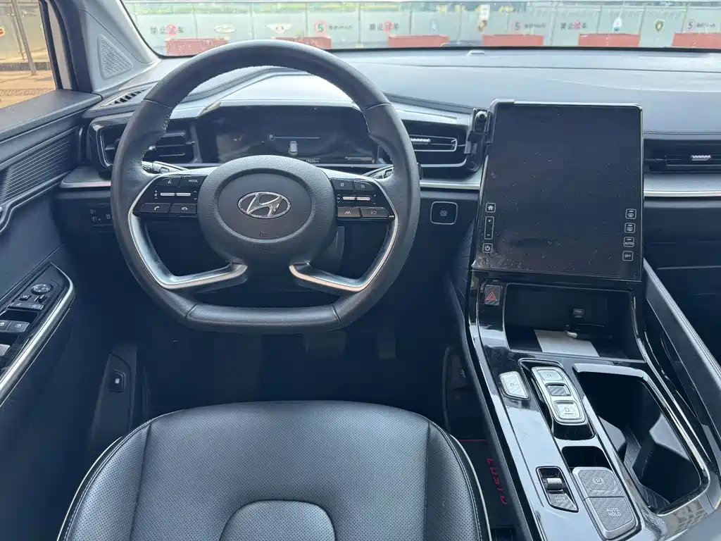 Hyundai Custo 2024 270TGDi LUX Luxury