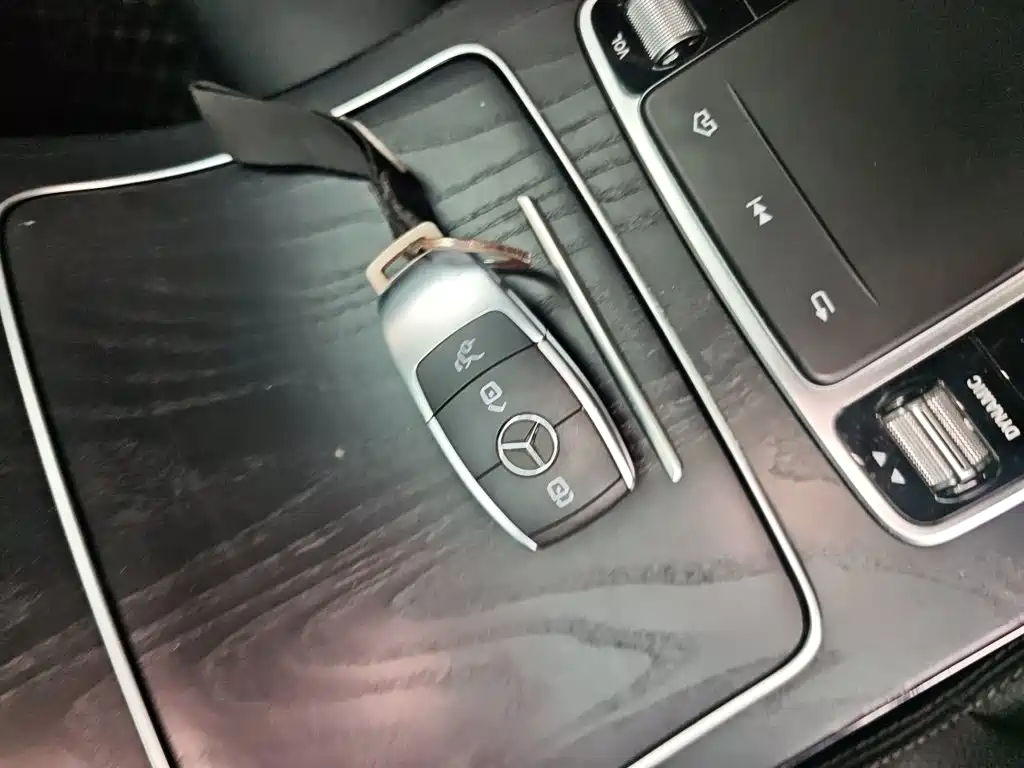 Mercedes-Benz C-Class — миниатюра 12