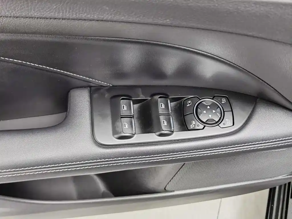 Ford Taurus — миниатюра 9