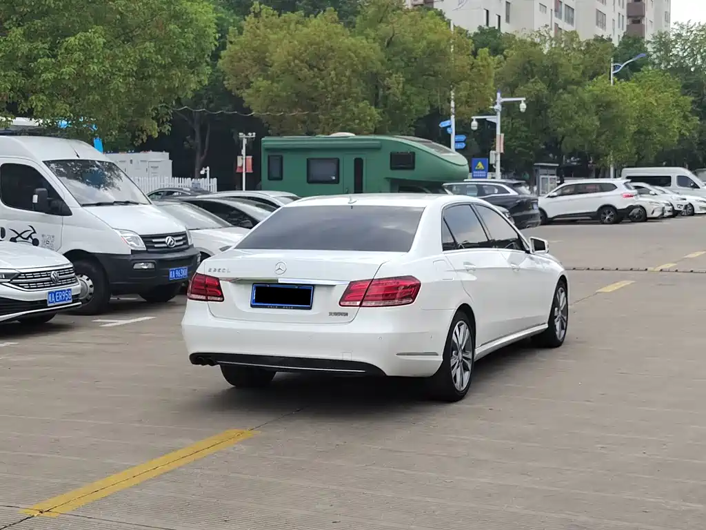 Mercedes-Benz E-Class — миниатюра 10